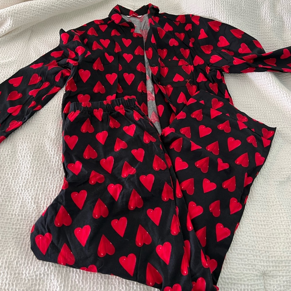 NWT VS Heart pjs